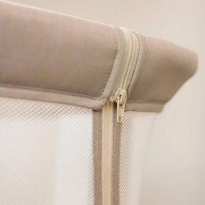 OBaby Cloud Bedside Crib Bundle Including Fitted Sheets – Oatmeal close-up zipper detail.
